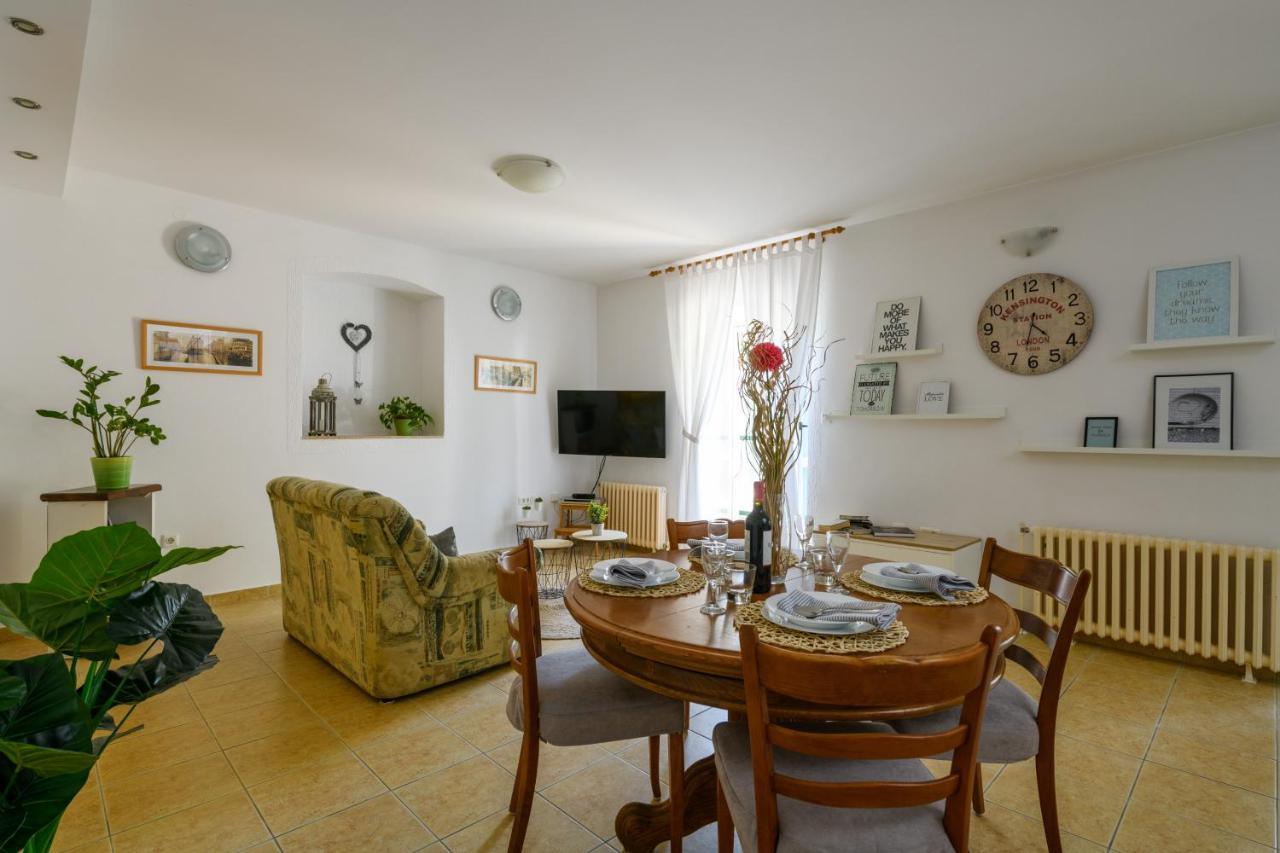Apartman Aleksandra Pola Esterno foto